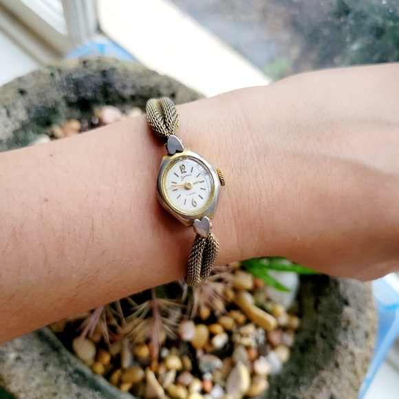 Vintage Services 5 Jewels Gold & Silver Dainty Classic Watch - Picture 4 of 9